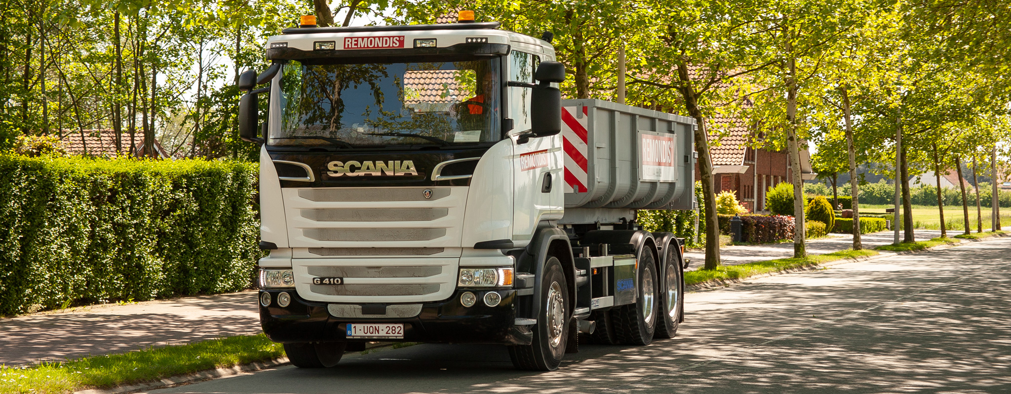 Open container wordt opgehaald door Remondis Depoorter