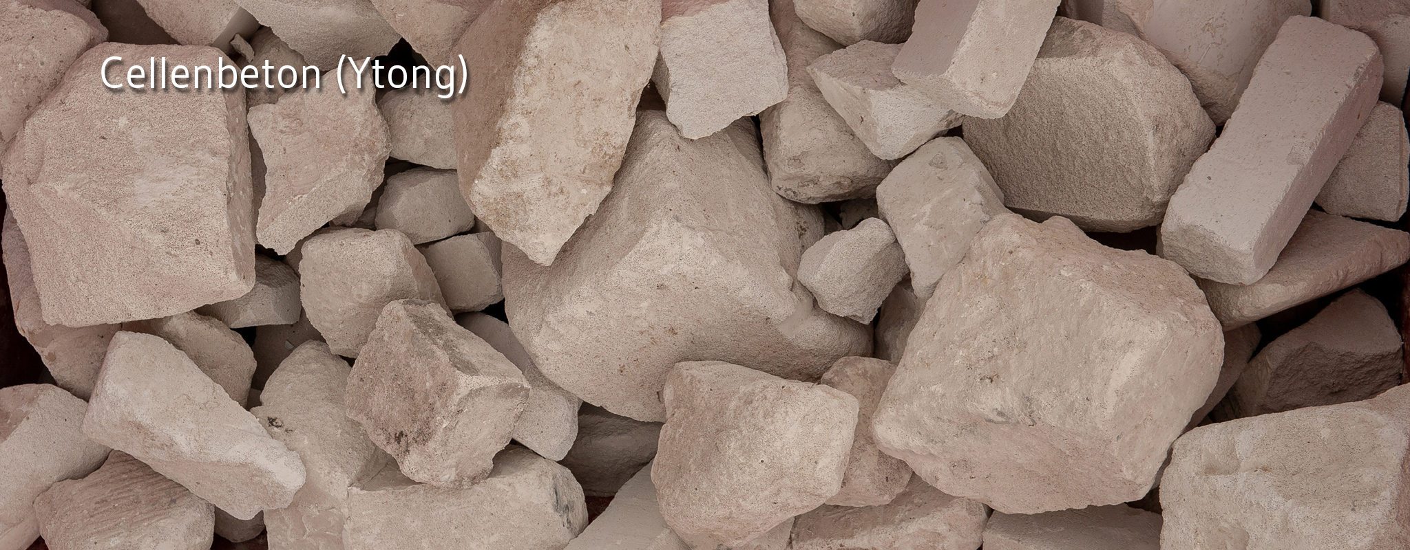 Blokken cellenbeton klaar voor recyclage